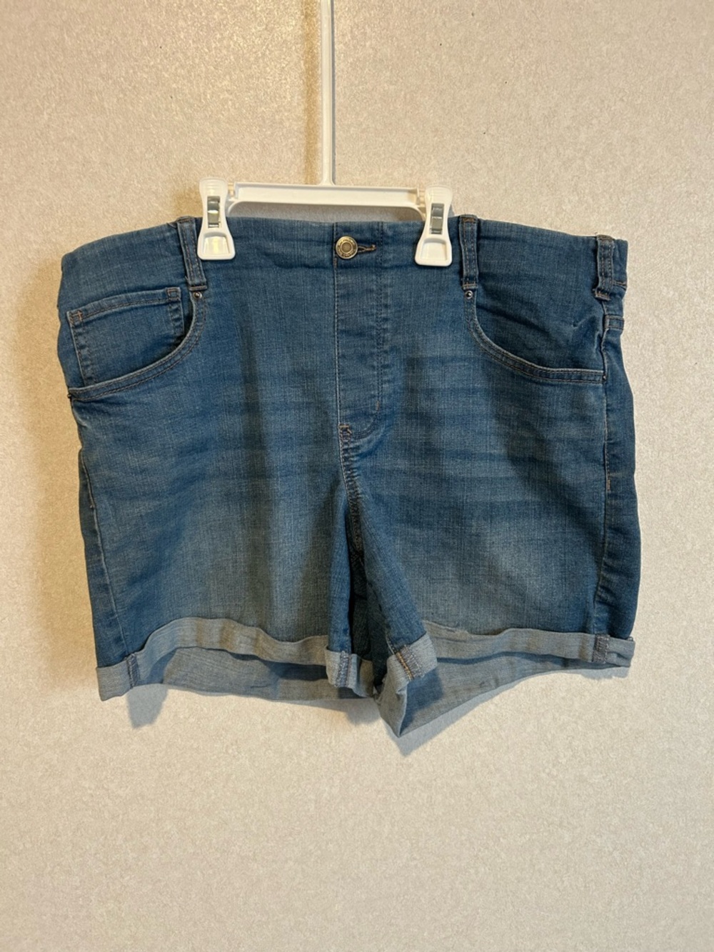 Women’s Time And Tru Blue Shorts With A Stretch Waist, Size Large
